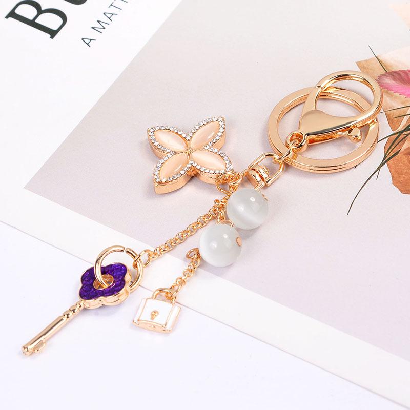 Keychains Four-leaf Clover Keychain Crystal Flower Pendant Key Ring Fashion Beautiful Chain Women's Bag Car Jewelry
Keychains Four-leaf Clover Keychain Crystal Flower Pendant Key Ring Fashion Beautiful Chain Women's Bag Car Jewelry