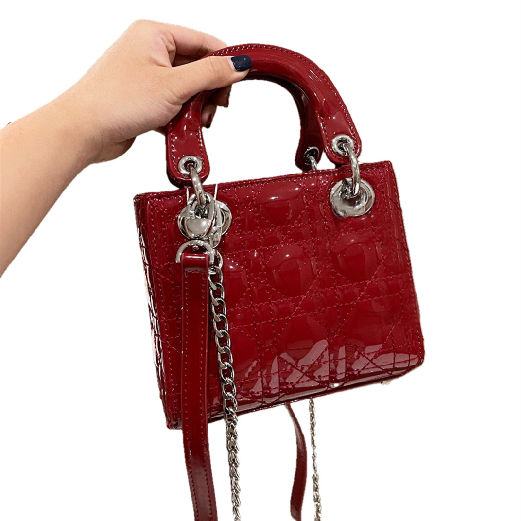 Red Patent Leather cross Body Bags INS chains Diamond Lattice shoulder Handbags Lady Mini Tote Bag 2022 Women Designer Famous Brand handbag check purse wallet flap, No bags
Red Patent Leather cross Body Bags INS chains Diamond Lattice shoulder Handbags Lady Mini Tote Bag 2022 Women Designer Famous Brand handbag check purse wallet flap, No bags
