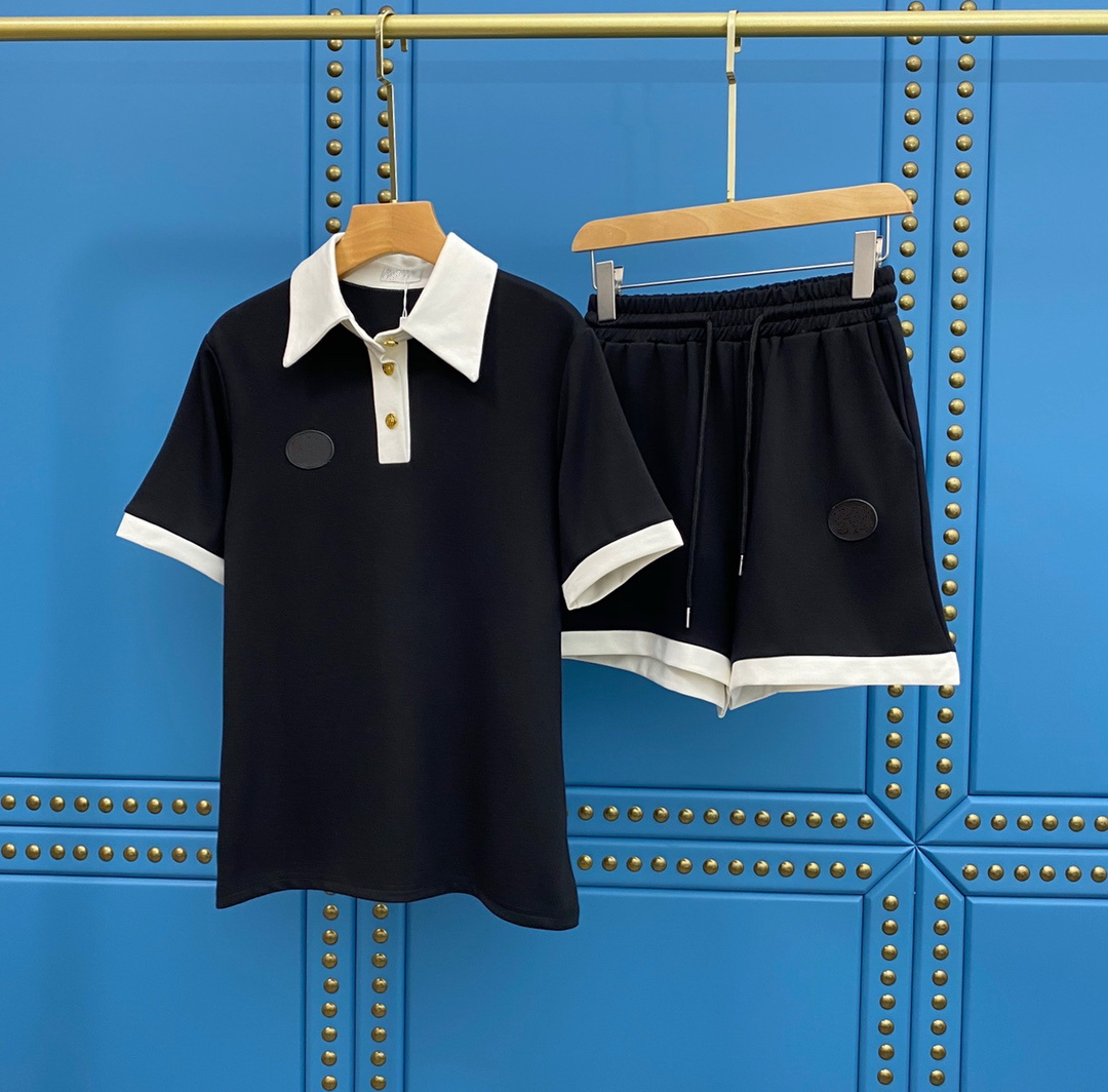 2021 WomenS Two Piece Pants Summer Luxuxy Tracksuits Short Sleeve 2 Pieces Set Outfits Letter Print solid color sports suit Fashion and High Quality-2, Silical gel
2021 WomenS Two Piece Pants Summer Luxuxy Tracksuits Short Sleeve 2 Pieces Set Outfits Letter Print solid color sports suit Fashion and High Quality-2, Silical gel