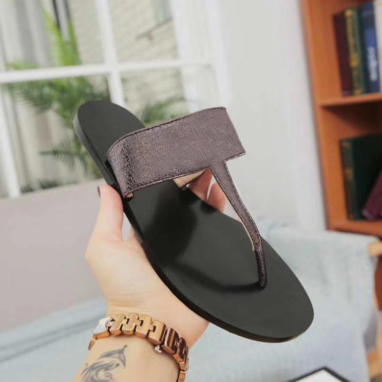 Designer Beach Slippers Summer Fashion Women Flip Flops Leather lady Slipper Metal Shoes Double Buckle Clogs Slides Size 35-45
Designer Beach Slippers Summer Fashion Women Flip Flops Leather lady Slipper Metal Shoes Double Buckle Clogs Slides Size 35-45