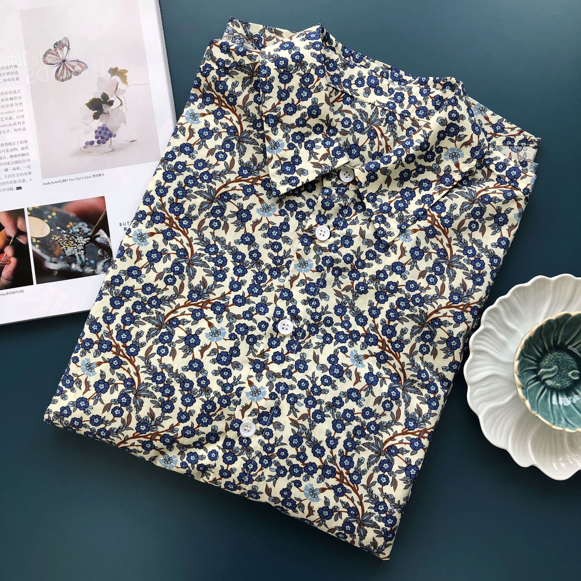 2021 Summer Fall Long Sleeve Lapel Neck Blue Floral Print Vintage Blue Floral Shirt Cotton Buttons Single-Breasted Blouse Women Fashion Shirt B12, White
2021 Summer Fall Long Sleeve Lapel Neck Blue Floral Print Vintage Blue Floral Shirt Cotton Buttons Single-Breasted Blouse Women Fashion Shirt B12, White