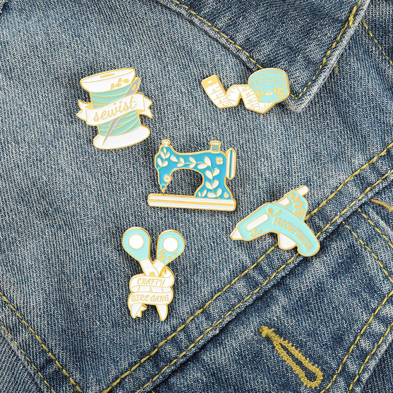 Lovely Scissors Needle And Thread Brooches Alloy Drop Oil Sewing Machine Pins Women Tape Dressmaker Clothes Bags Collar Badge Accessories Wholesale