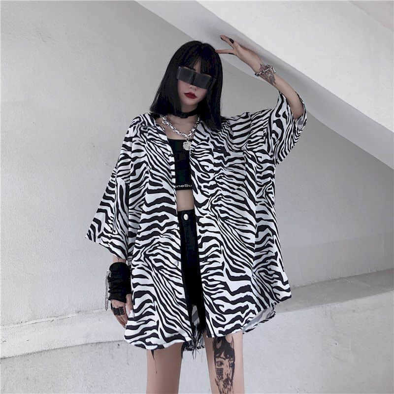 Zebra print shirt Korean summer retro five-point sleeves long large size women's short-sleeved student oversize blouse 210526, Photo color
Zebra print shirt Korean summer retro five-point sleeves long large size women's short-sleeved student oversize blouse 210526, Photo color