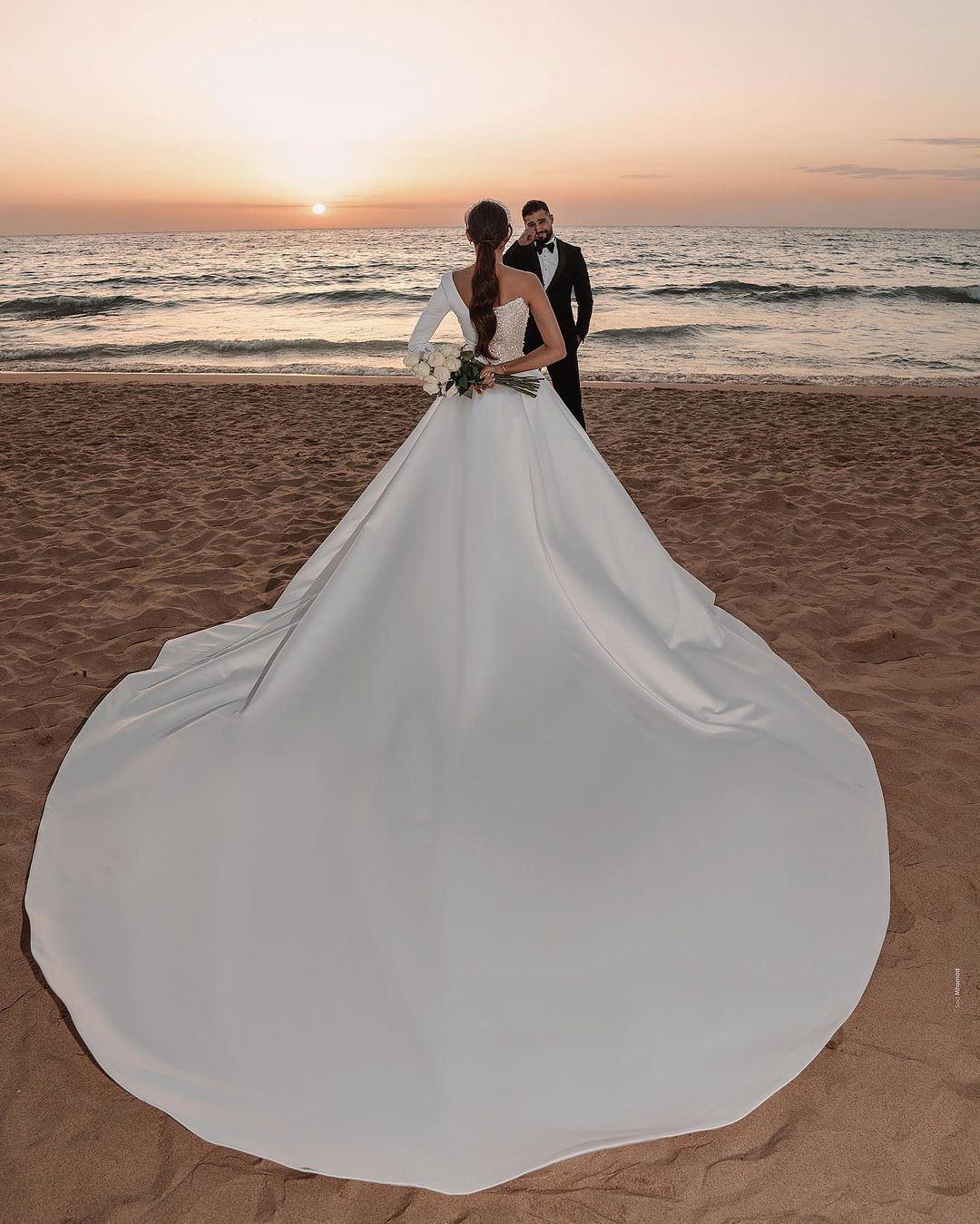 2021 Ivory Saudi Arabic Bridal Gowns Mermaid Backless Wedding Dresses Sexy One Shoulder Sequins Long Train Robe De Mariee