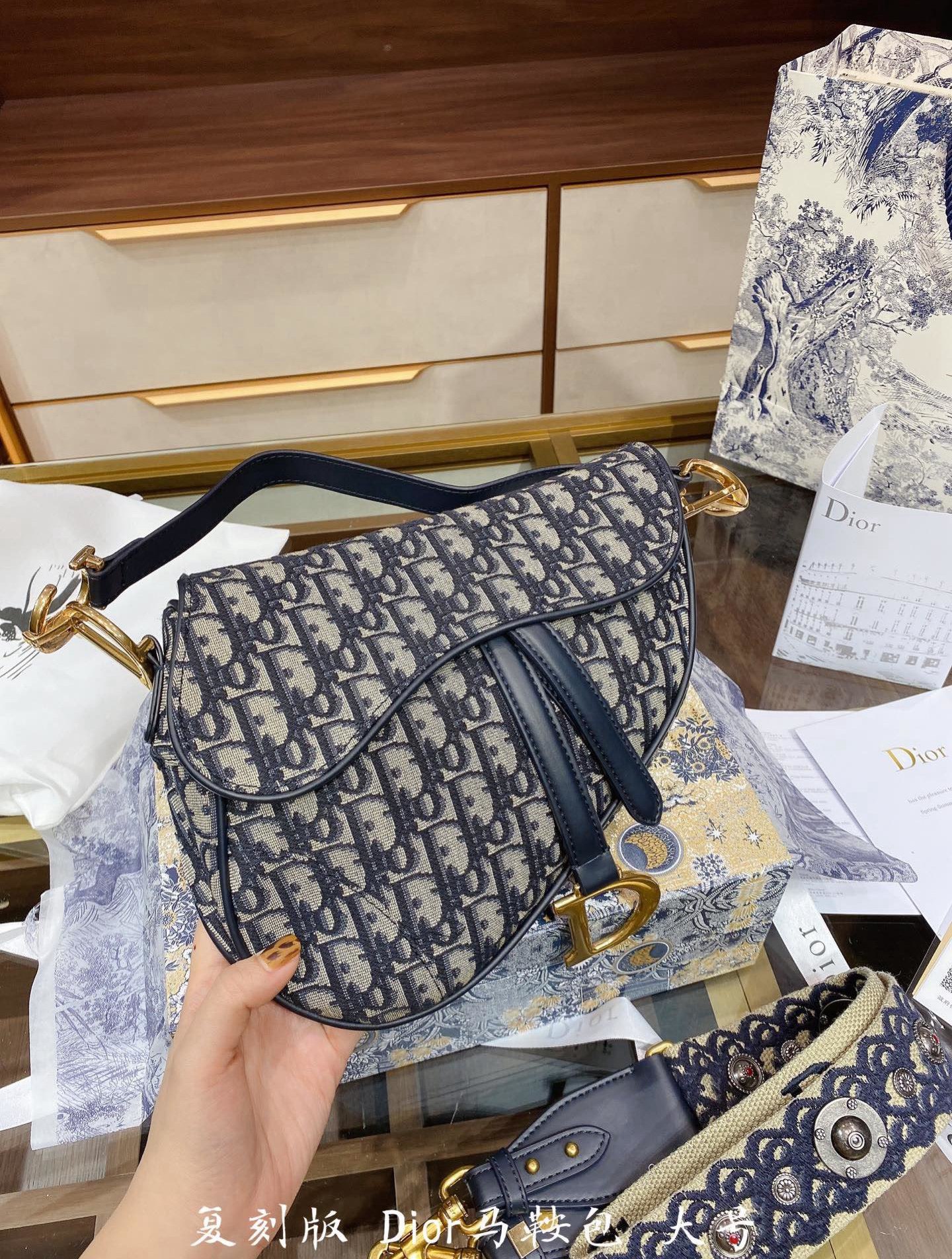 2021 The Designers Soft Leather Women Handbag Capacity Tote Bags Fashion Makeup Luxurys Brang Logo Bag -L4567, Red;black
2021 The Designers Soft Leather Women Handbag Capacity Tote Bags Fashion Makeup Luxurys Brang Logo Bag -L4567, Red;black