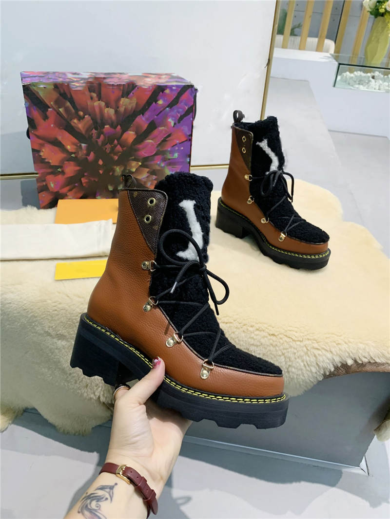 Designer Luxury Women's Shoes Laureate Desert Combat Boots Suede Leather Brand New, Black
Designer Luxury Women's Shoes Laureate Desert Combat Boots Suede Leather Brand New, Black