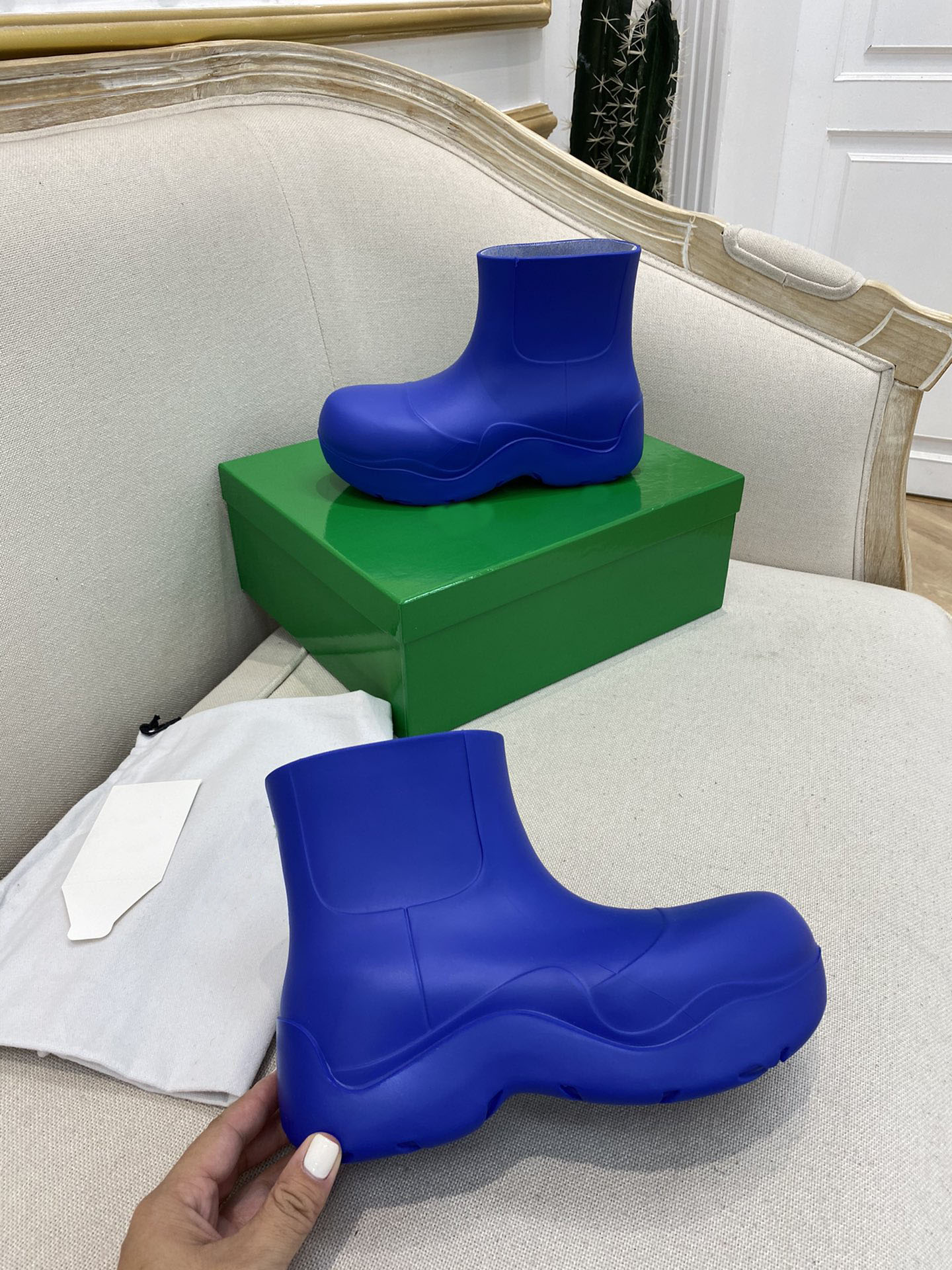 2021 Luxury designer PUDDLE women boots Classic fashion casual waterproof versatile platform rubber boot, Color 6
2021 Luxury designer PUDDLE women boots Classic fashion casual waterproof versatile platform rubber boot, Color 6