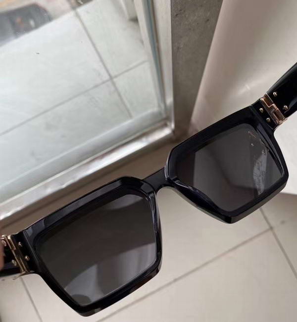 Spring and summer Sunglasses 1165 Gold Black Frame Grey Lens Men Fashion Sunglasses Shades Radiation protection sole with box high quali, White;black
Spring and summer Sunglasses 1165 Gold Black Frame Grey Lens Men Fashion Sunglasses Shades Radiation protection sole with box high quali, White;black