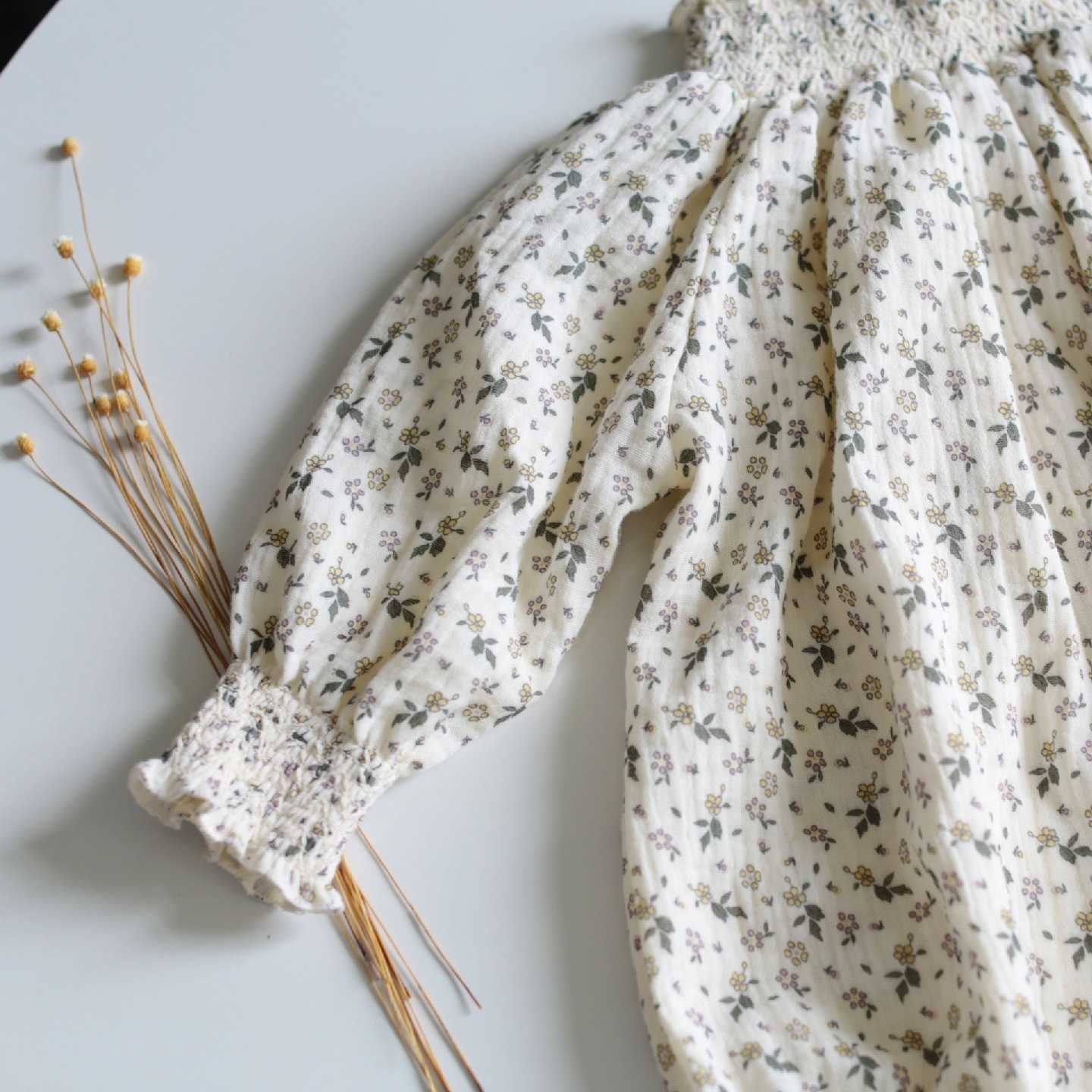 Baby Girl Smocked Rompers Infant Vintage Floral Long sleeve Bubbles born Smocking Cotton Ruffle Sleeve Clothes 210615