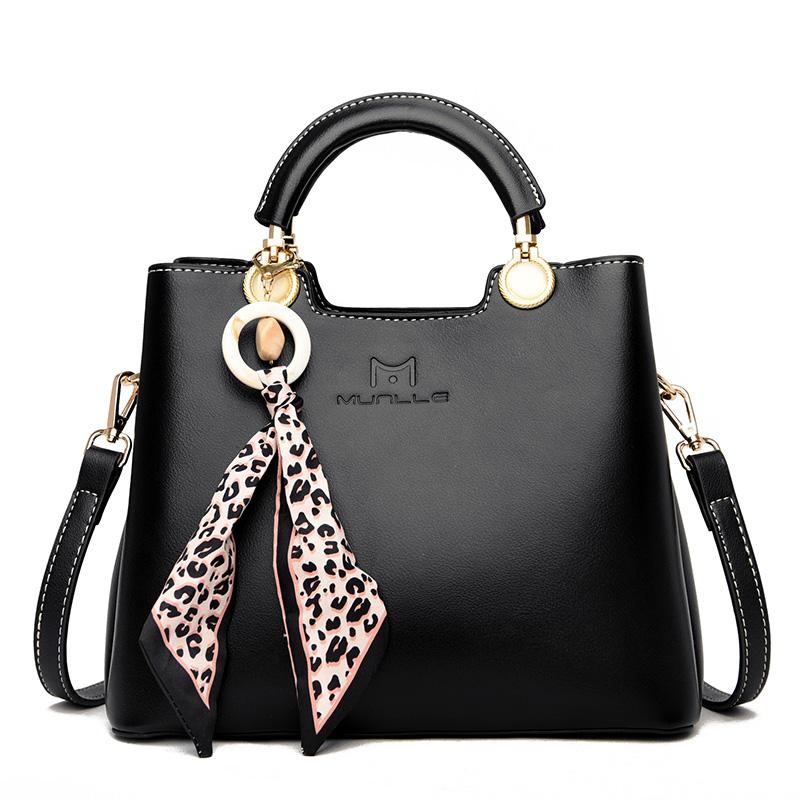 Evening Bags Elegant Temperament Trend Pendant Lady Shoulder Bag Designer Women 2021 Fashion Simple Female Messenger
Evening Bags Elegant Temperament Trend Pendant Lady Shoulder Bag Designer Women 2021 Fashion Simple Female Messenger