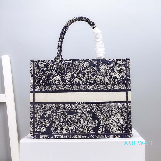 Fashion designer printed woman dinner bag wamen tote bags retro embroidery craft waman hand wrap two sizes, 31
Fashion designer printed woman dinner bag wamen tote bags retro embroidery craft waman hand wrap two sizes, 31