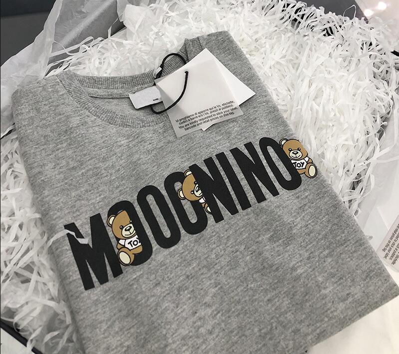 2022ss kids Spring summer t-shirts Brand embroidery Letter Bear Pattern t shirts boys and girls top tees children t-shirt size 100-130cm White Gray, Blue
2022ss kids Spring summer t-shirts Brand embroidery Letter Bear Pattern t shirts boys and girls top tees children t-shirt size 100-130cm White Gray, Blue