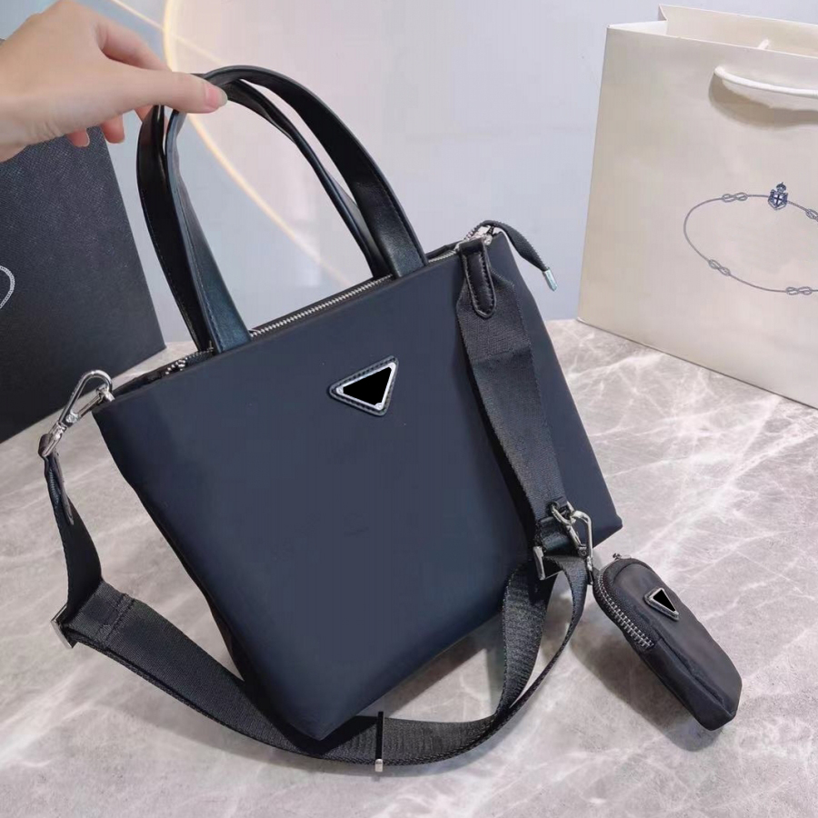 Luxury Designers Messenger Bag Shoulder Bags Fashion Nylon Waterproof Cross Body Women's High Quality Lady Handbag PT5001
Luxury Designers Messenger Bag Shoulder Bags Fashion Nylon Waterproof Cross Body Women's High Quality Lady Handbag PT5001