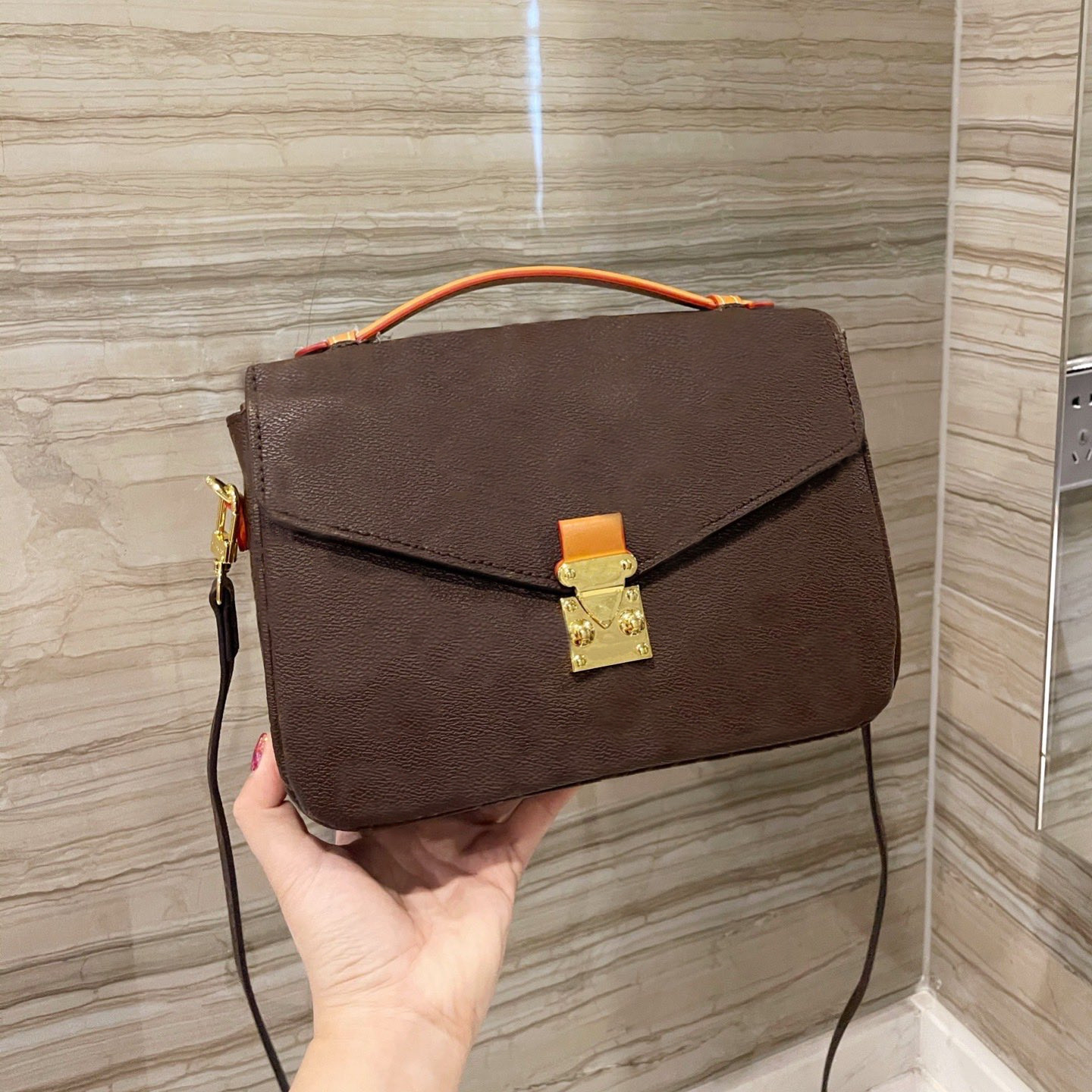 Women handbags purses leather pochettes shoulder bags Metis handbag designer crossbody lady floral messenger bag high quality, Normal price is for sale.
Women handbags purses leather pochettes shoulder bags Metis handbag designer crossbody lady floral messenger bag high quality, Normal price is for sale.