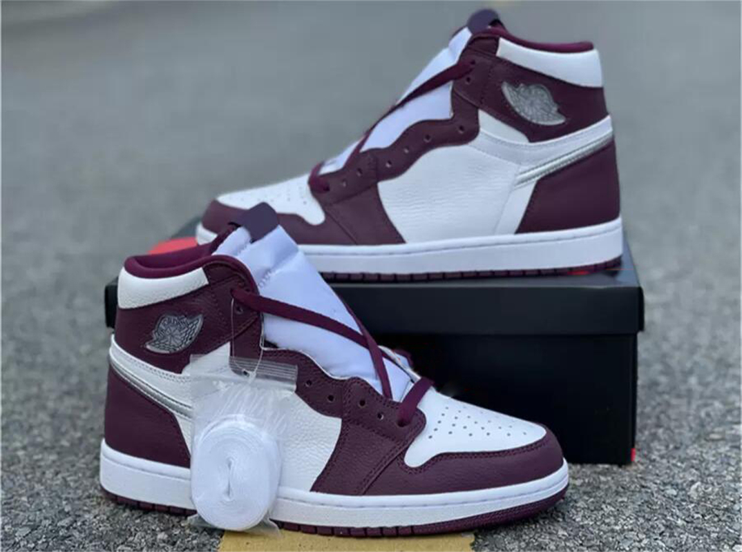 Authentic 1 High OG Bordeaux Outdoor Shoes Men Women White Metallic Silver Hand Crafted 555088-611 Sports Sneakers With Box
Authentic 1 High OG Bordeaux Outdoor Shoes Men Women White Metallic Silver Hand Crafted 555088-611 Sports Sneakers With Box