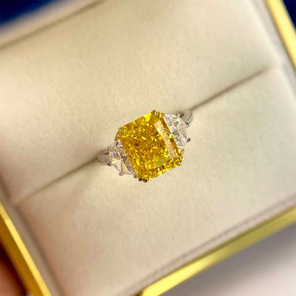 HBP 925 Sterling Silver Fashion 4 Carat rectangular imitation gold diamond ring
HBP 925 Sterling Silver Fashion 4 Carat rectangular imitation gold diamond ring