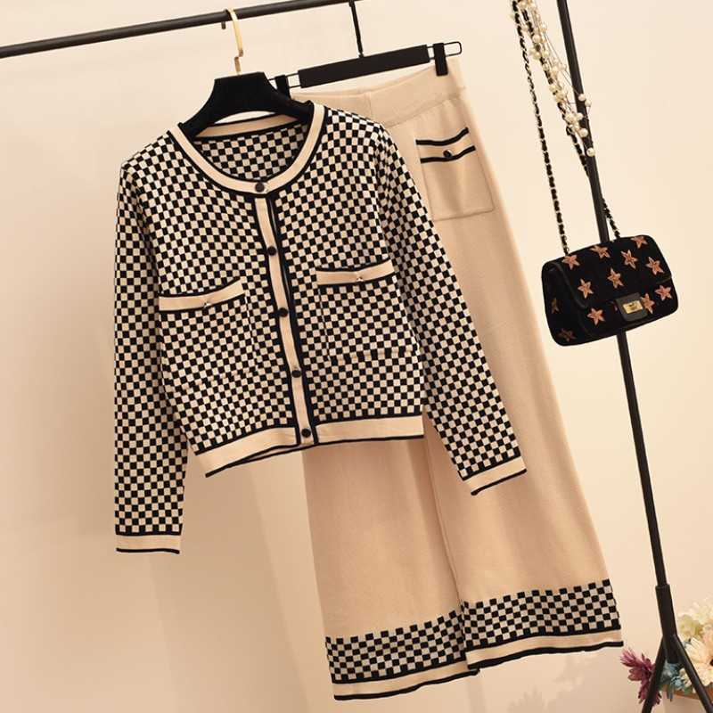 Spring Autumn Two Piece Sets Ladies Elegant Plaid Long Sleeve Single-Breasted knitting Sweater Cardigan + Wide Leg Pants Suit 210526, Photo color
Spring Autumn Two Piece Sets Ladies Elegant Plaid Long Sleeve Single-Breasted knitting Sweater Cardigan + Wide Leg Pants Suit 210526, Photo color