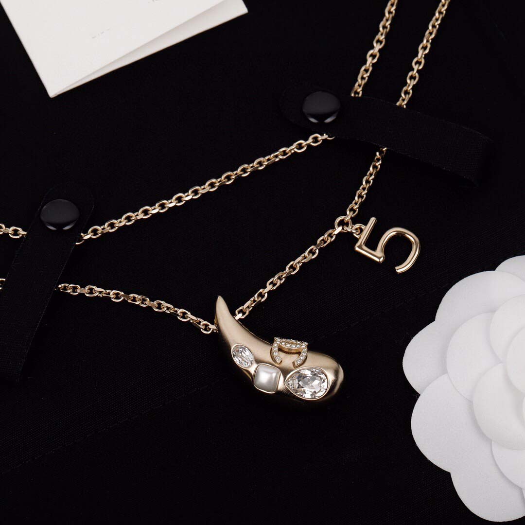 Top quality punk charm pendant necklace with sparkly diamond and 5 words for women wedding jewelry gift have box PS4655
Top quality punk charm pendant necklace with sparkly diamond and 5 words for women wedding jewelry gift have box PS4655