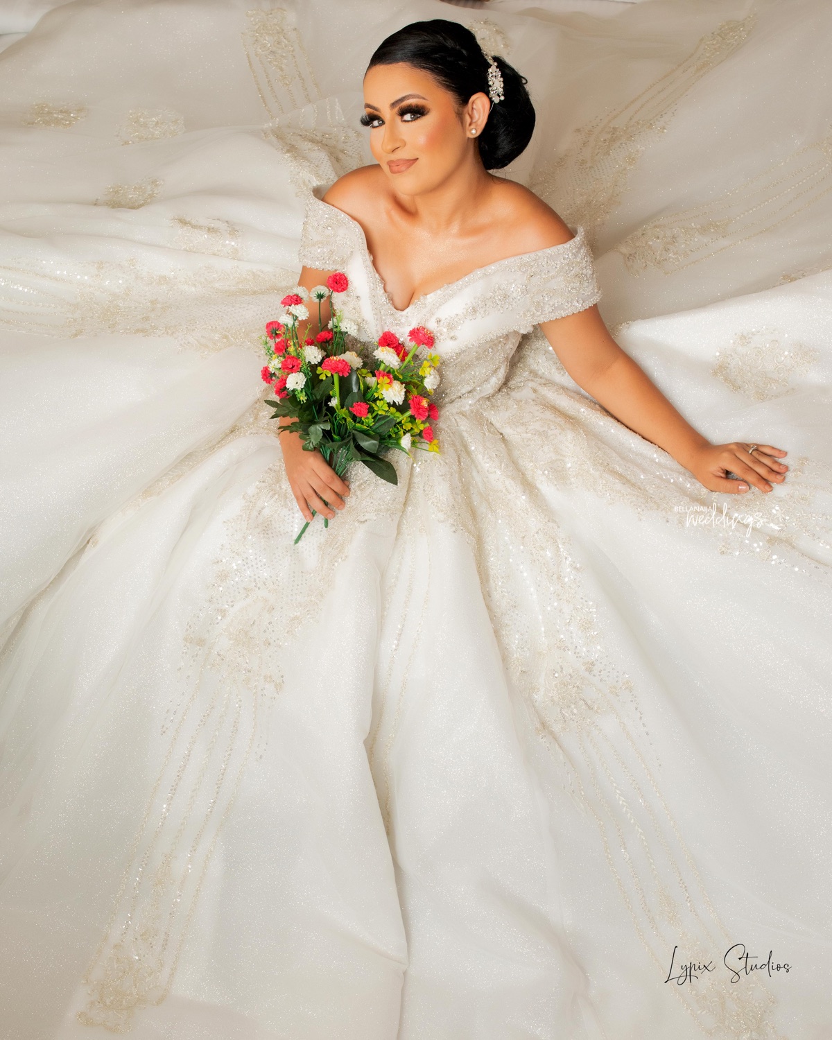 2021 Plus Size Arabic Aso Ebi Luxurious Stylish Sexy Wedding Gowns Beaded Crystals Lace Ball Gown Bridal Dresses ZJ476