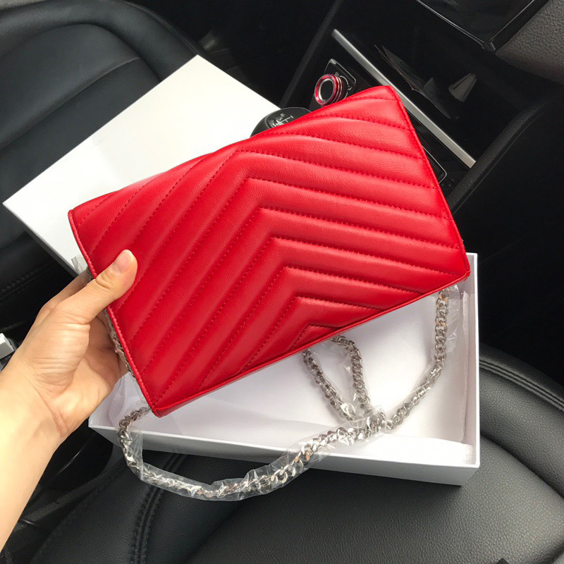 With Original Box women Lambskin crossbody bag Genuine Leather Handbag lady Shoulder bags Chain Purse card holder slot clutch Envelope Messenger purses, Red-silver chain
With Original Box women Lambskin crossbody bag Genuine Leather Handbag lady Shoulder bags Chain Purse card holder slot clutch Envelope Messenger purses, Red-silver chain