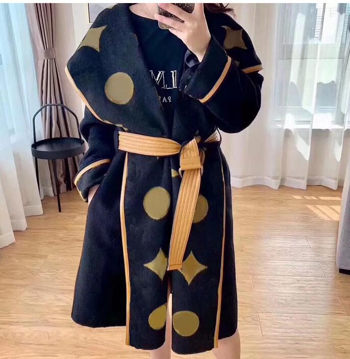Womens Wool & Blends Autumn Winter Outerwaer Trendy Fashion Classic Letter Pattern Women Coats Bathrobe Style High Quality Asian Size
Womens Wool & Blends Autumn Winter Outerwaer Trendy Fashion Classic Letter Pattern Women Coats Bathrobe Style High Quality Asian Size