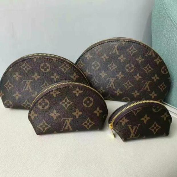 lv LOUIS BAG VITTON designer luxury Women cosmetic bags famous makeup bag designer 4 pcs travel pouch make up bag ladie, Red;black
lv LOUIS BAG VITTON designer luxury Women cosmetic bags famous makeup bag designer 4 pcs travel pouch make up bag ladie, Red;black