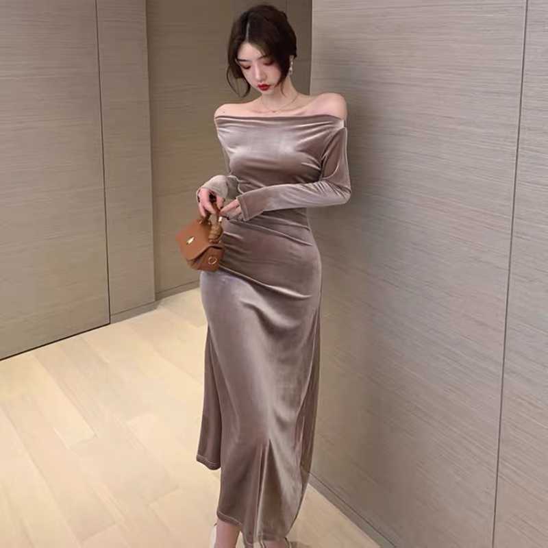 Spring and autumn off-shoulder long-sleeved velvet long dress feminine one-neck slim elegant ladies style 210604, Black
Spring and autumn off-shoulder long-sleeved velvet long dress feminine one-neck slim elegant ladies style 210604, Black