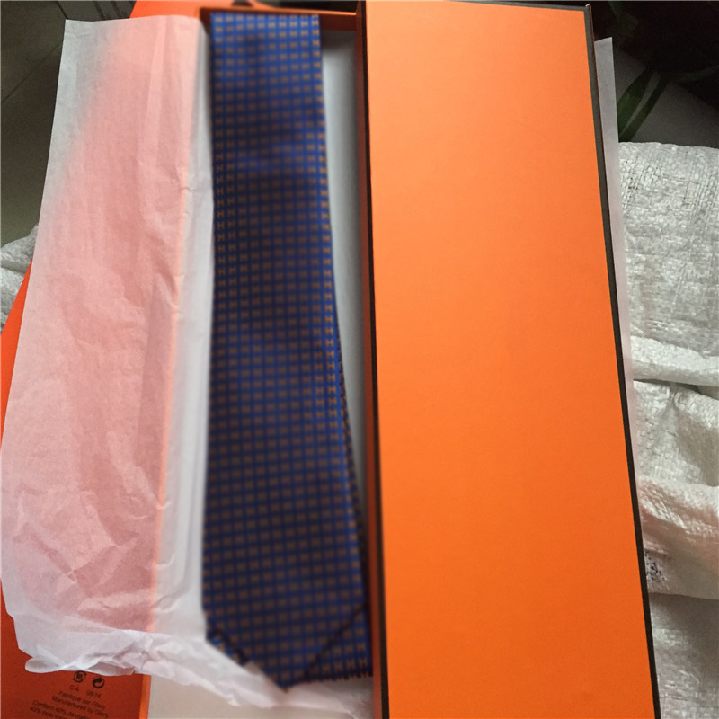 Brand Man Fashion letter Neckties Hombre Gravata Slim Tie Classic Business Wedding party banquet Casual red Neck Ties For Men
Brand Man Fashion letter Neckties Hombre Gravata Slim Tie Classic Business Wedding party banquet Casual red Neck Ties For Men