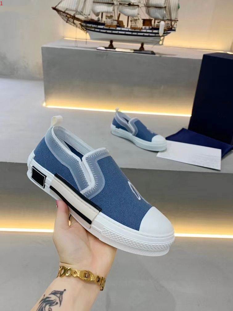 2021 Classic wild Nouveau Hommes Femmes sport de luxe toile Sneakers Chaussures Top qualité en cuir véritable brodé EUR 35-45 MKJ003, Black
2021 Classic wild Nouveau Hommes Femmes sport de luxe toile Sneakers Chaussures Top qualité en cuir véritable brodé EUR 35-45 MKJ003, Black