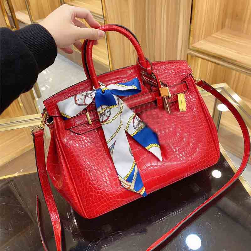 Fashion Messenger Bag Women Designer Shoulder Tote Alligator Genuine Leather Lock Sequins Versatile Cover Hard Zipper Solid Lady Single Cross Body handbag MM 30cm, 30cm-red
Fashion Messenger Bag Women Designer Shoulder Tote Alligator Genuine Leather Lock Sequins Versatile Cover Hard Zipper Solid Lady Single Cross Body handbag MM 30cm, 30cm-red