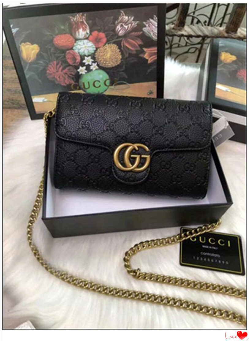 LV Louis 1 Vitton 2021 women shoulder fashion messenger bag women's party retro handbag ladies wallet and purees&#, Red;black
LV Louis 1 Vitton 2021 women shoulder fashion messenger bag women's party retro handbag ladies wallet and purees&#, Red;black