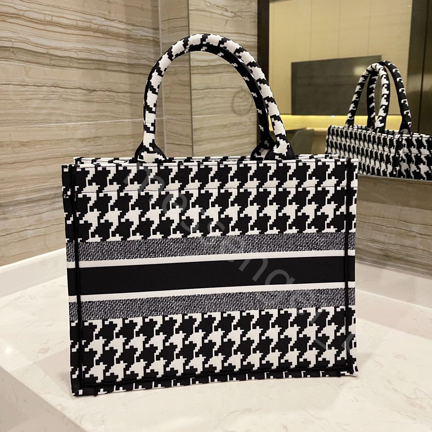Shopping hot lady bags Large capacity famous designer wallets fashion top quality new totes women shoulder letter soft super great Stripes handbags cross body purse, Color q
Shopping hot lady bags Large capacity famous designer wallets fashion top quality new totes women shoulder letter soft super great Stripes handbags cross body purse, Color q