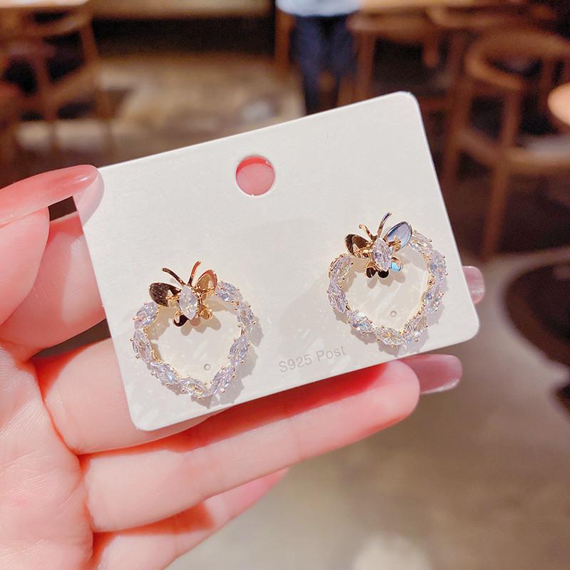 Stud LoveLink Fashion Crystal Metal Butterfly Temperament Heart-Shaped For Women Earrings Party Jewelry, Golden;silver
Stud LoveLink Fashion Crystal Metal Butterfly Temperament Heart-Shaped For Women Earrings Party Jewelry, Golden;silver