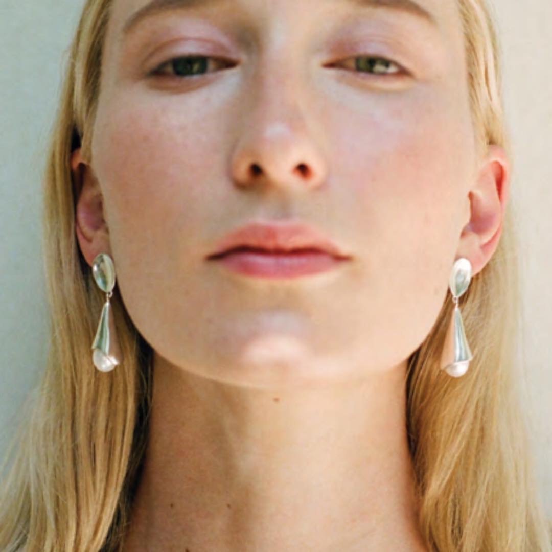 French Retro Niche Stud Design Sophiebuhai Pearl Earrings Trendy Fashion Minimalist Cold Style All-Match Jewelry Accessories
French Retro Niche Stud Design Sophiebuhai Pearl Earrings Trendy Fashion Minimalist Cold Style All-Match Jewelry Accessories