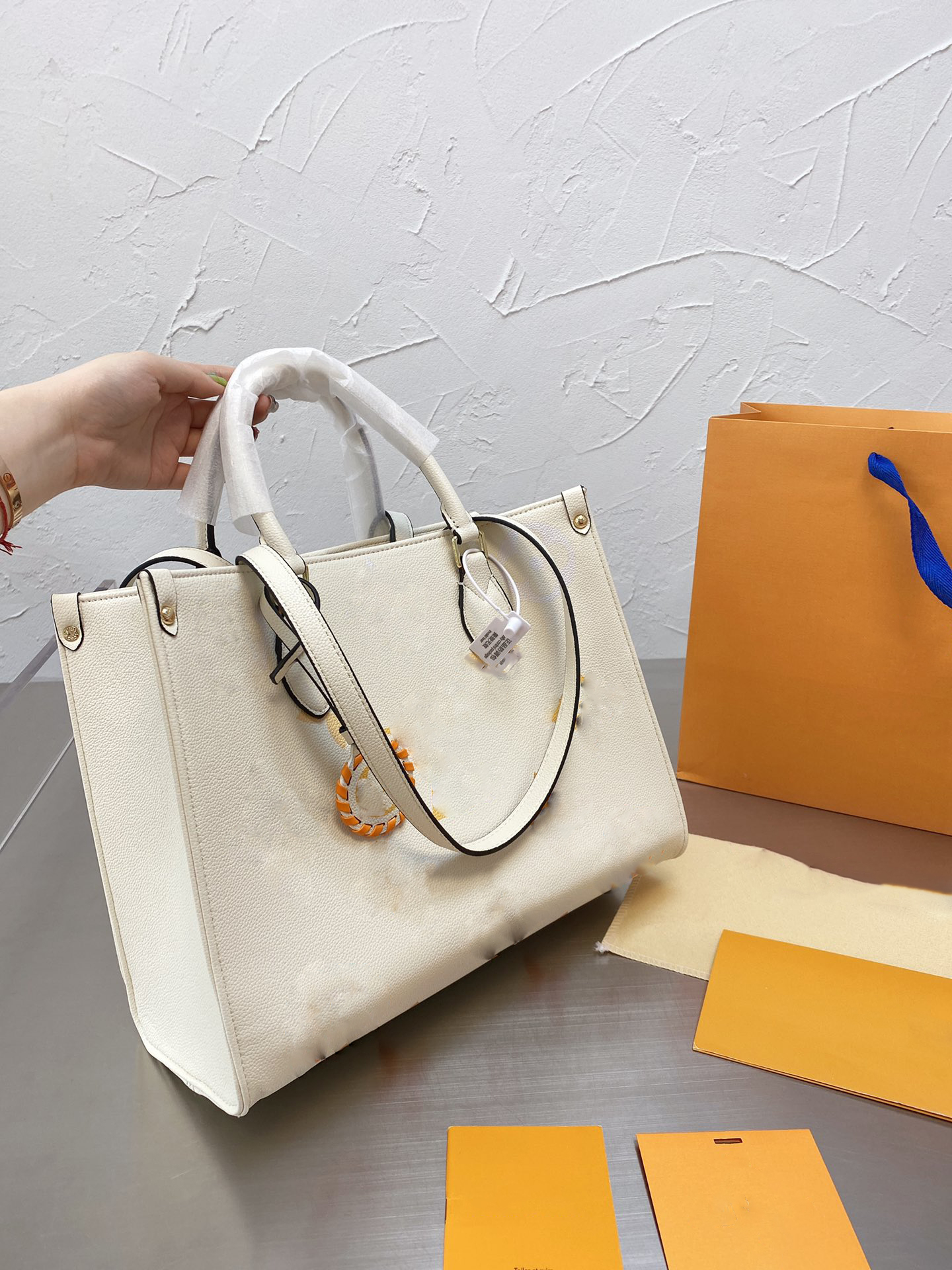Famous Designer Lady Fashion leather bag Handbag classic pattern women bags Shoulder-bag handbags ladies Cross-body-bag
Famous Designer Lady Fashion leather bag Handbag classic pattern women bags Shoulder-bag handbags ladies Cross-body-bag