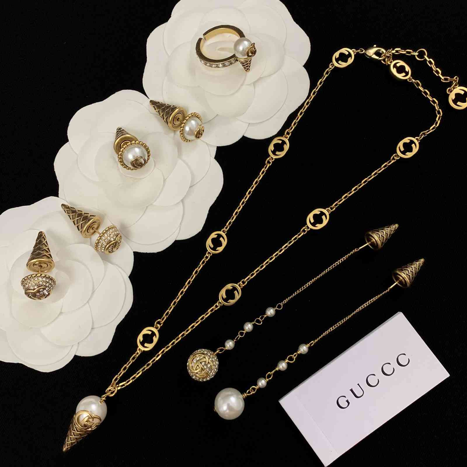 70% OFF Luxury Jewelry gujia ice cream Necklace women's pair letter cone earrings exquisite small opening ring, A set of original package gift box 
70% OFF Luxury Jewelry gujia ice cream Necklace women's pair letter cone earrings exquisite small opening ring, A set of original package gift box