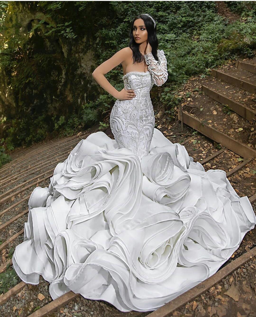 Luxury Wedding Dresses One Shoulder Long Sleeve Cascading Ruffles princess Mermaid Lace Appliques Beads Bridal Gowns mariée