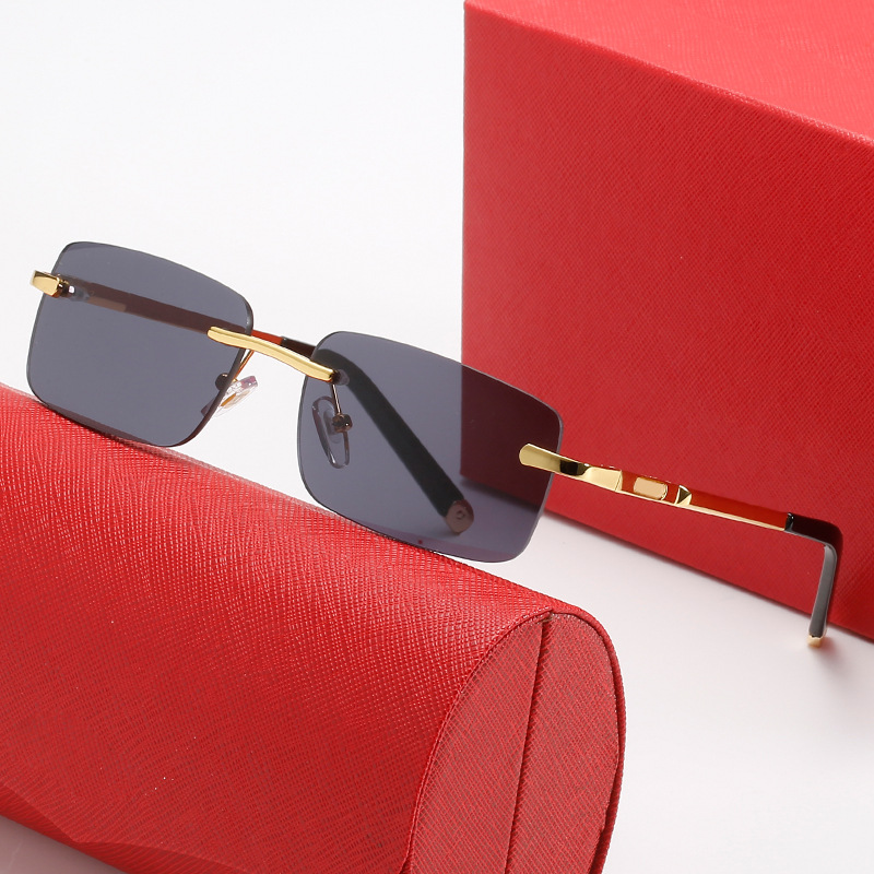 sunglasses for women Trendy Sun glasses Simple Rinless Metal Frame Ornamental Gold Modified Arm UV400 Beach Catwalk Show mens Fashion Designer Eyewear With box
sunglasses for women Trendy Sun glasses Simple Rinless Metal Frame Ornamental Gold Modified Arm UV400 Beach Catwalk Show mens Fashion Designer Eyewear With box