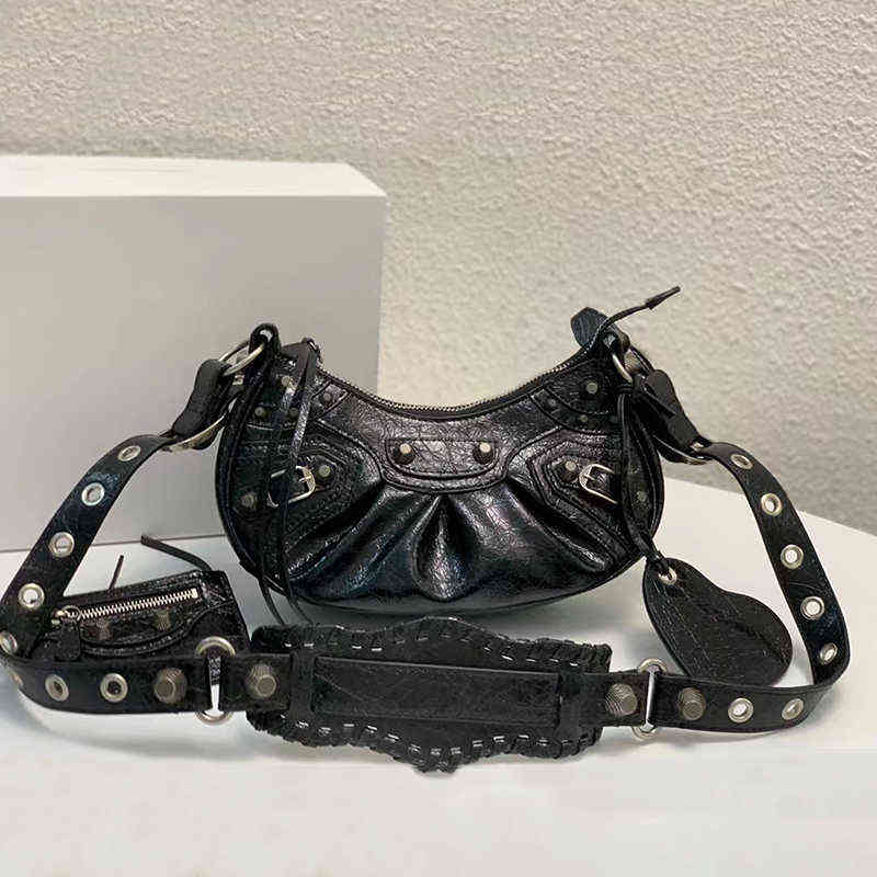 Autumn Winter New Ladies Le Cagole Shoulder Bag Luxury Designer Brand Pleated Messenger Fashion Underarm Bag with Coin Purse, Only extra shipping
Autumn Winter New Ladies Le Cagole Shoulder Bag Luxury Designer Brand Pleated Messenger Fashion Underarm Bag with Coin Purse, Only extra shipping