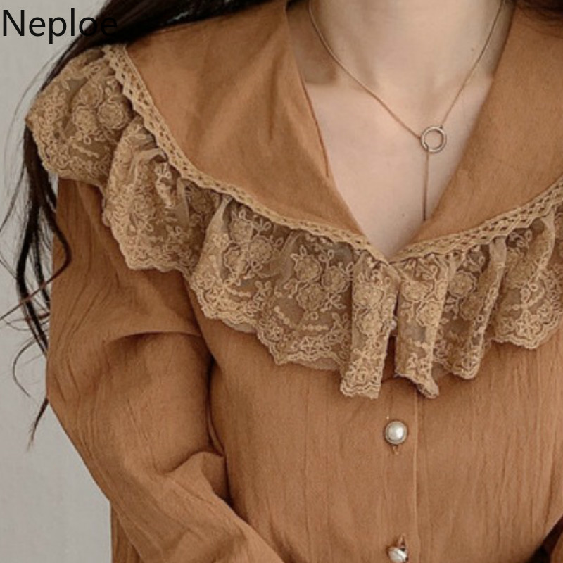 Neploe Women's Blouse Solid Elegant Temperament Tops Spring Korean Lace turn-down collar Pearl Button Flared Sleeve Shirt 4H418 210422
