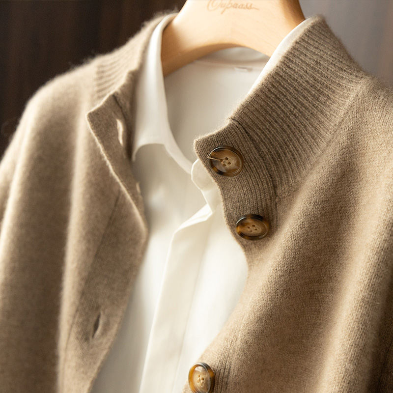 Autumn and Winter 100% Wool Cashmere Sweater Women's Self-Cultivation Half High Neck Cardigan Warm Knitted Sweater Women, Default color
Autumn and Winter 100% Wool Cashmere Sweater Women's Self-Cultivation Half High Neck Cardigan Warm Knitted Sweater Women, Default color