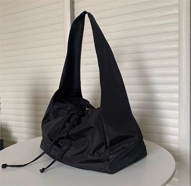designers duffel bags 45cm 55cm luxury large capacity travel sale women men genuine leather shoulder fashion bag carry rivets with lock head
designers duffel bags 45cm 55cm luxury large capacity travel sale women men genuine leather shoulder fashion bag carry rivets with lock head