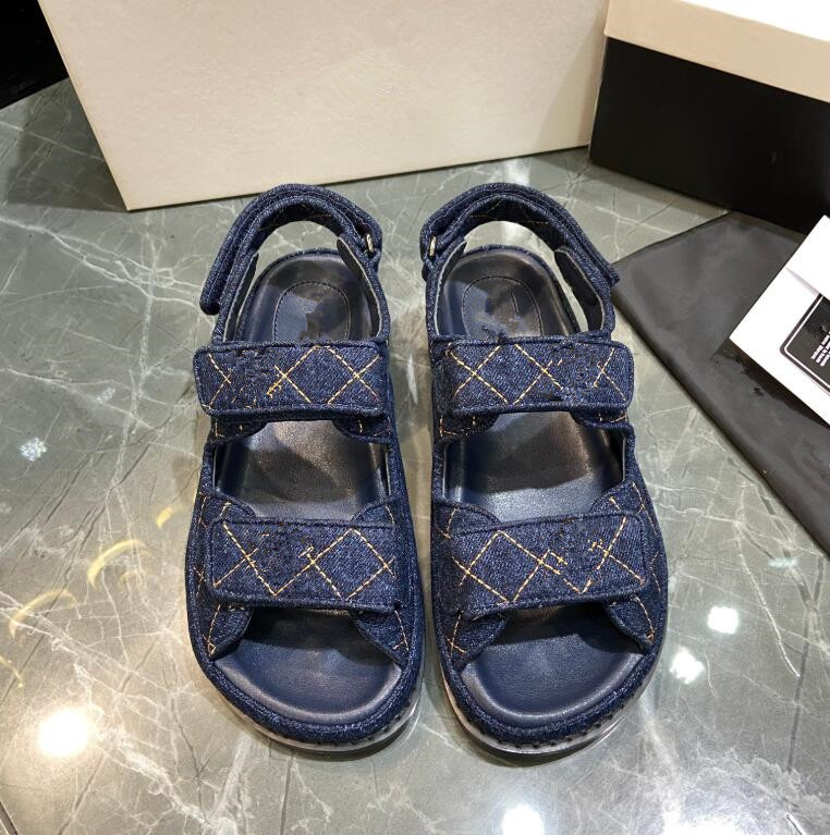 Spring summer women's luxury designer Sandals Fashion good quality 11 colors Genuine Leather Hook & Loop Flat heeel 35 to 41 Contact the seller customize size 41, Box
Spring summer women's luxury designer Sandals Fashion good quality 11 colors Genuine Leather Hook & Loop Flat heeel 35 to 41 Contact the seller customize size 41, Box