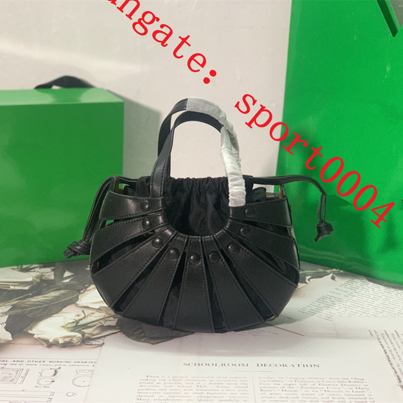 2021 Liuding decorative leather shoulder bag spring women's handbag good quality shell bags Single Messenger handbags Fashionable and versatile
2021 Liuding decorative leather shoulder bag spring women's handbag good quality shell bags Single Messenger handbags Fashionable and versatile