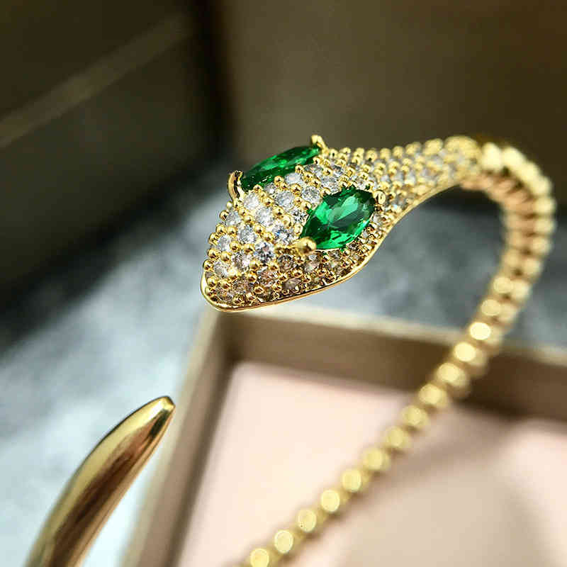 Charm Bracelets 01 Snake Shaped Micro Inlaid Zircon Green Eye Opening Bracelet Atmosphere Exquisite Full Diamond Bead Edge Hand Jewelry