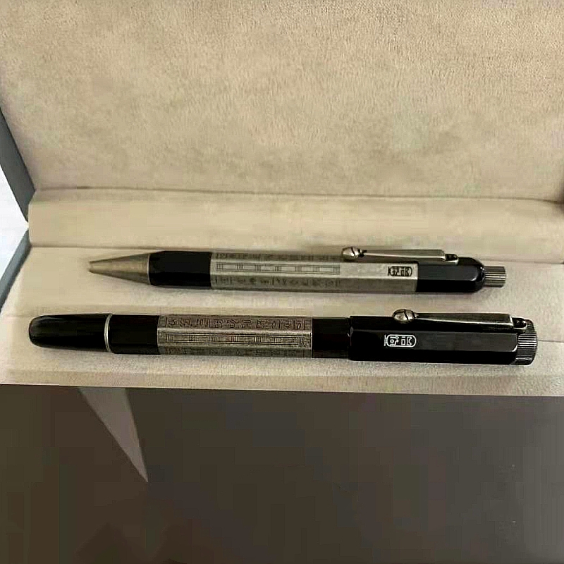 Top High quality Pen Limited Edition Inheritance Series Egypt Style Special engrave Metal Ballpoint Rollerball Pens Business Office school supplies As Gift, As picture shows
Top High quality Pen Limited Edition Inheritance Series Egypt Style Special engrave Metal Ballpoint Rollerball Pens Business Office school supplies As Gift, As picture shows