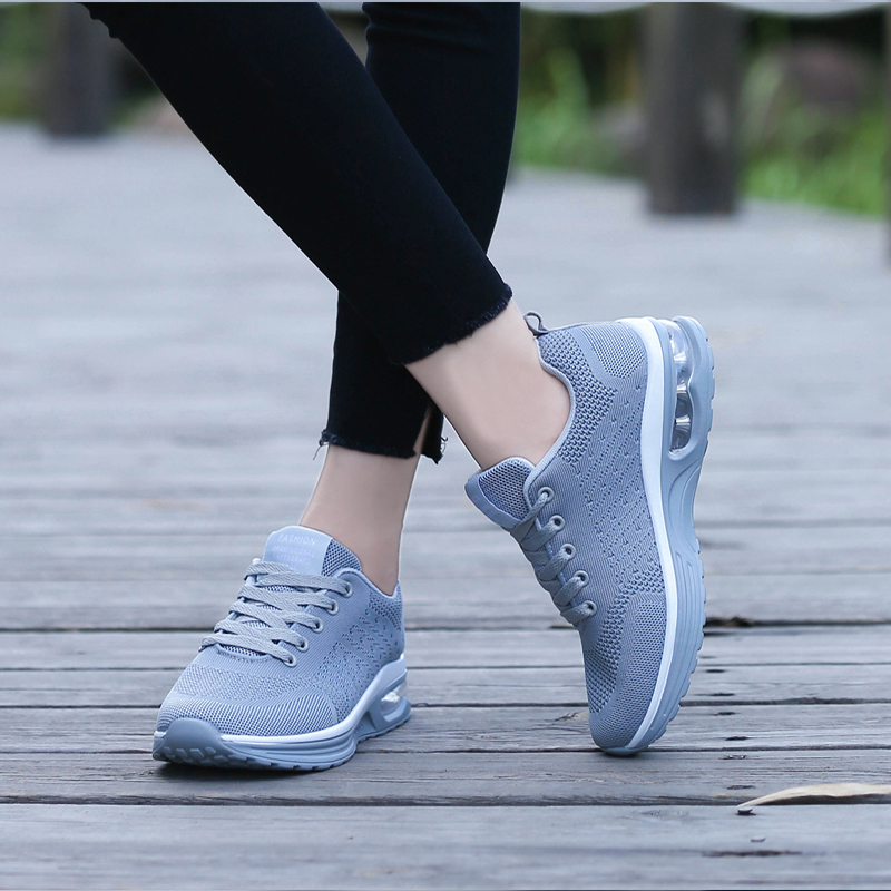 Top Quality Womens Men Sports Knitted Fabric Running Shoes Big Size 13 Black White Red Gray Jogging Trainers Sneakers Eur 35-47 Code: LX17-5066
Top Quality Womens Men Sports Knitted Fabric Running Shoes Big Size 13 Black White Red Gray Jogging Trainers Sneakers Eur 35-47 Code: LX17-5066