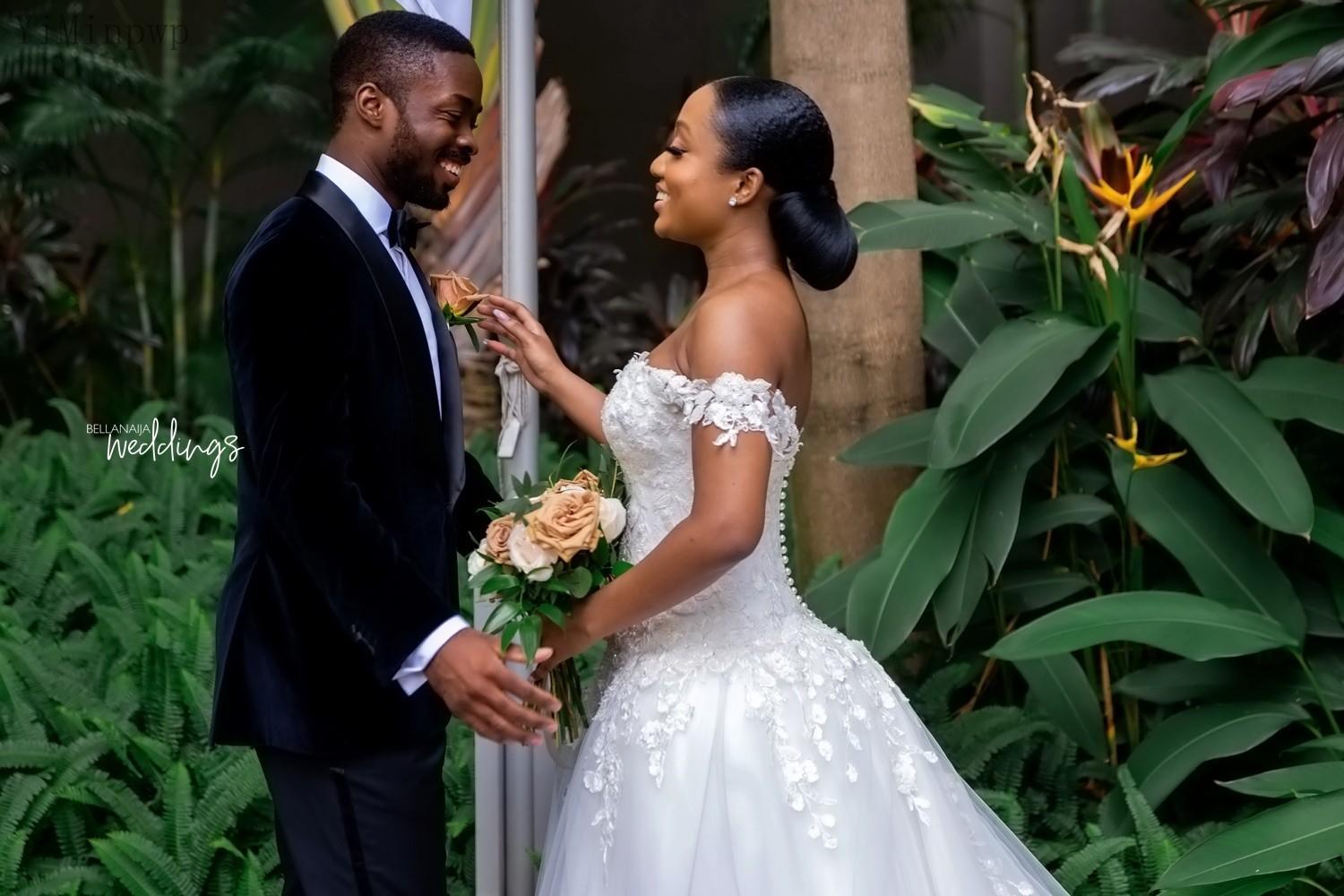 Princess African A Line Wedding Dresses Off Shoulder Covered Button Court Train Lace Appliques Garden Bridal Gowns Vestidos Novia Robes De Mariee ppli