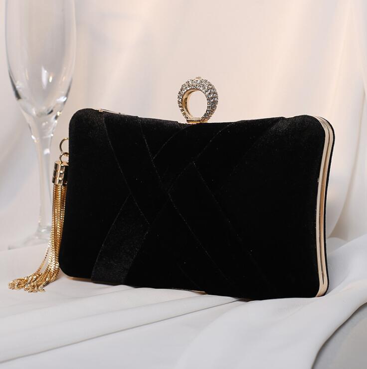Factory wholesale women leather dinner bags retro ladies temperament tassel clutch bag solid color diamond handbag elegant atmosphere black velvet handbags, Red(boutique box)
Factory wholesale women leather dinner bags retro ladies temperament tassel clutch bag solid color diamond handbag elegant atmosphere black velvet handbags, Red(boutique box)