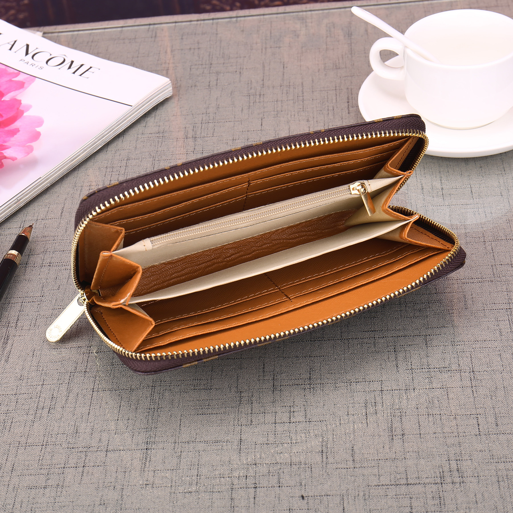 High Quality Designers Fashion pu Leather Single Zipper Wallets Luxury Coin Purse Card Holder Long Clutch Wallet women man, White grid
High Quality Designers Fashion pu Leather Single Zipper Wallets Luxury Coin Purse Card Holder Long Clutch Wallet women man, White grid